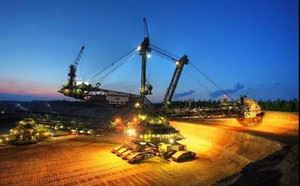 Mesin super-besar yang dibuat di bumi-panjang 240 meter, tinggi 96 meter, dan...